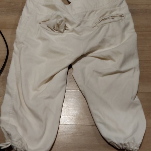 H&M White Capris - Picture 4 of 5